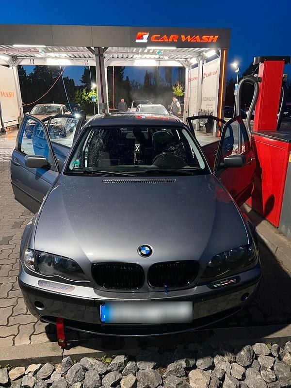 Grau Gebraucht 2003 BMW 318 Limousine | 3.000 € (Guter Preis) - Bild 1/4
