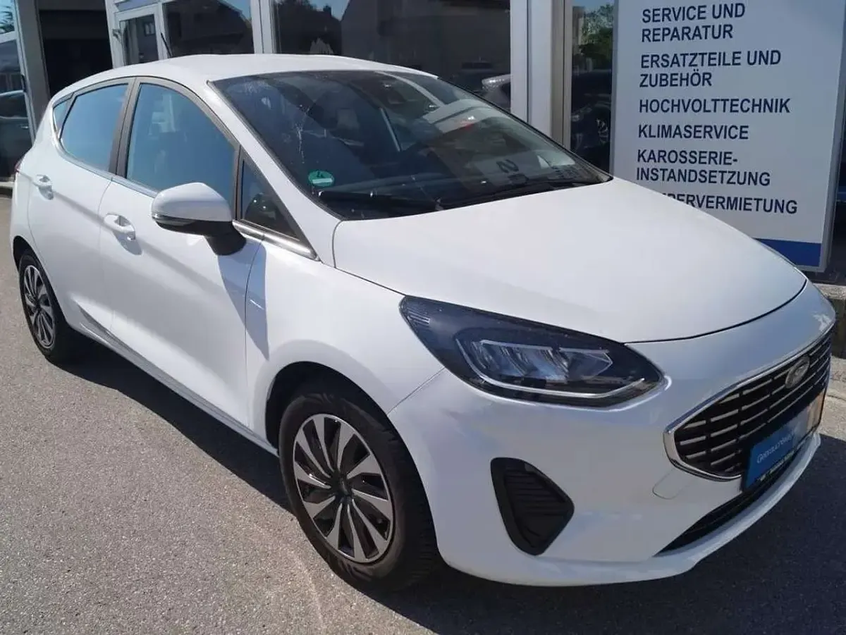 Gebraucht Ford Fiesta Titanium 101 PS (74 kW) 2023 Frostweiß Kleinwagen