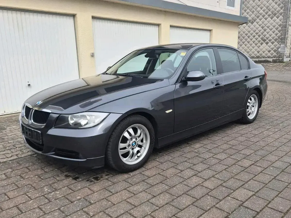 Gebraucht BMW 318 130 PS (95 kW) 2007 Grau Limousine