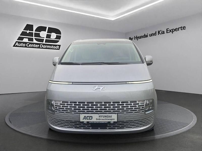 Gebraucht Hyundai Staria Prime 177 PS (130 kW) 2023 Shimmering silver (metallic) Van / Kleinbus