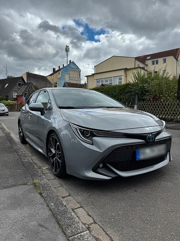 Grau Gebraucht 2019 Toyota Corolla Limousine | 22.500 € (Fairer Preis) - Bild 1/4