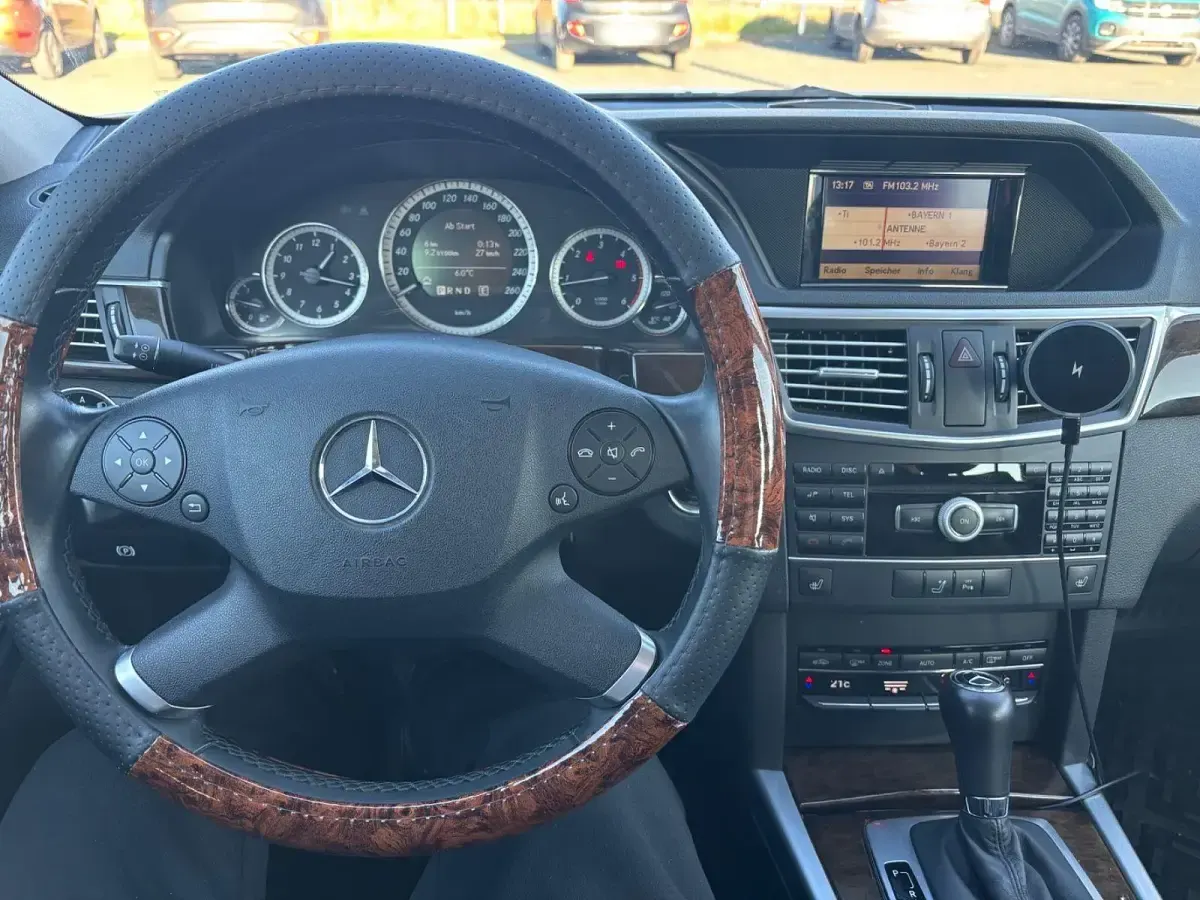 Usado Mercedes E220 170 CV (125 kW) 2010 Plateado Berlina