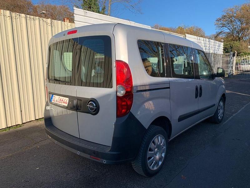 Gebraucht Opel Combo 120 PS (88 kW) 2018 Silber Abholung