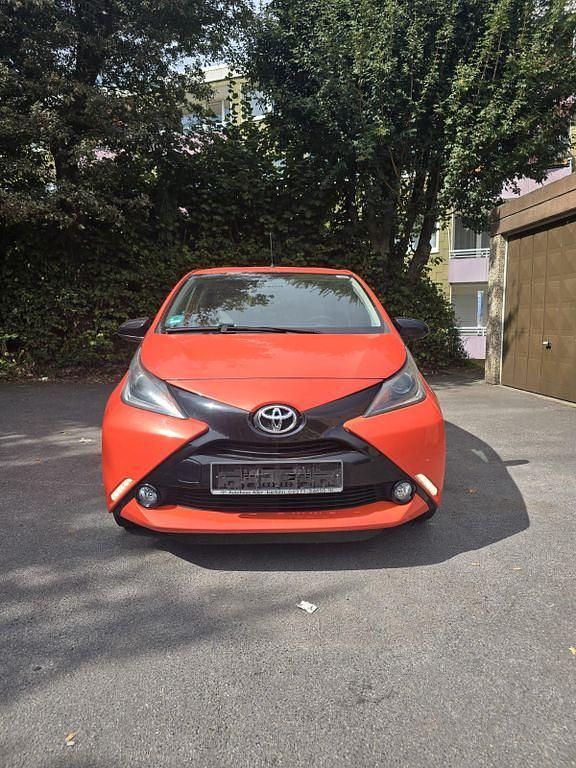 Orange Gebraucht 2014 Toyota Aygo Kleinwagen | 5.300 € (Guter Preis) - Bild 1/4