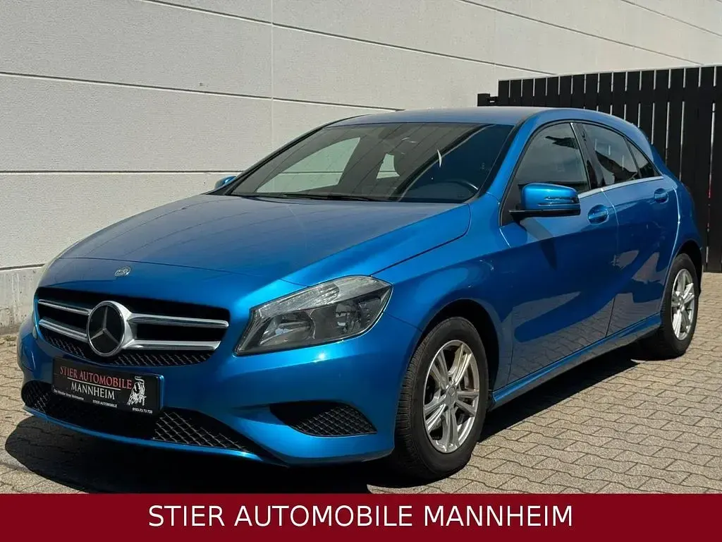 Gebraucht Mercedes A180 109 PS (80 kW) 2012 Blau Kleinwagen