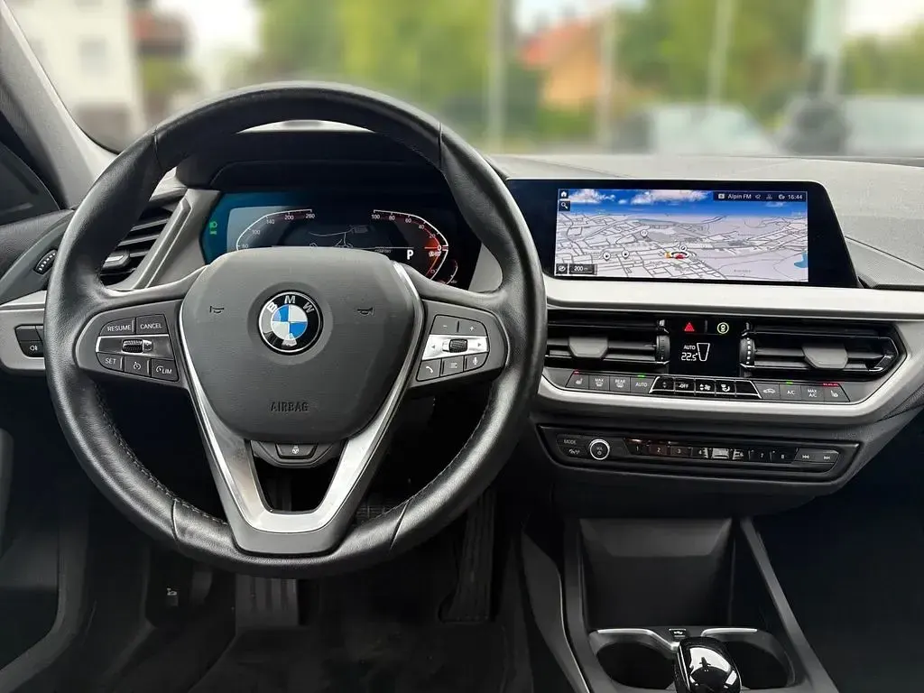 Gebraucht BMW 118 Advantage 136 PS (100 kW) 2023 Weiß Limousine
