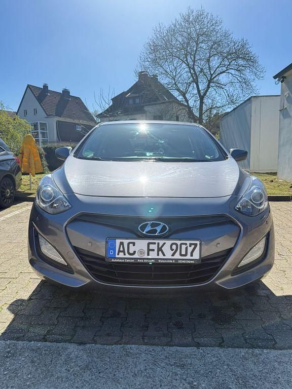 Gebraucht Hyundai i30 Style 99 PS (72 kW) 2012 Grau Limousine