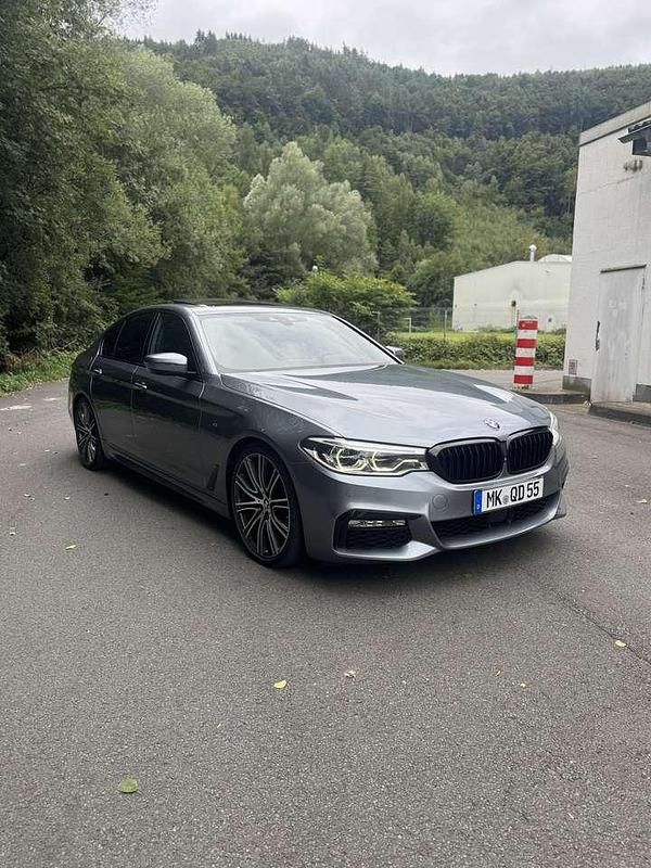 Grau Gebraucht 2017 BMW 530 M Sport Limousine | 30.490 € (Teuer) - Bild 1/4