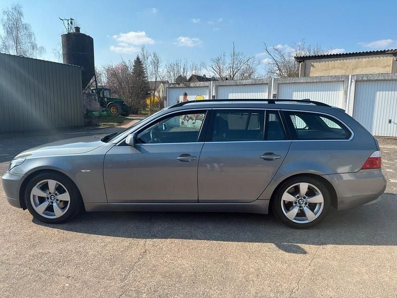 Gebraucht BMW 525 198 PS (145 kW) 2007 Grau Kombi