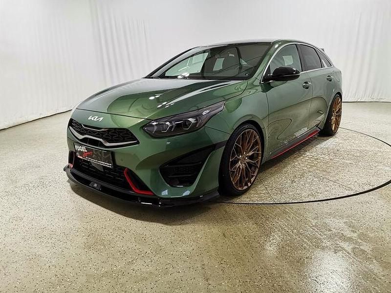 Gebraucht Kia ProCeed Sport 204 PS (150 kW) 2024 (exg) experience green met. Kleinwagen
