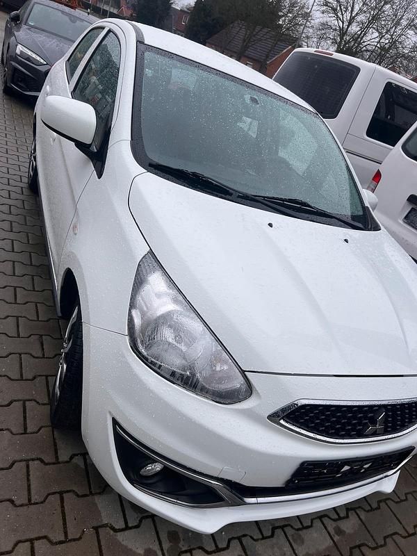 Gebraucht Mitsubishi Space Star 71 PS (52 kW) 2019 Weiß Kleinwagen