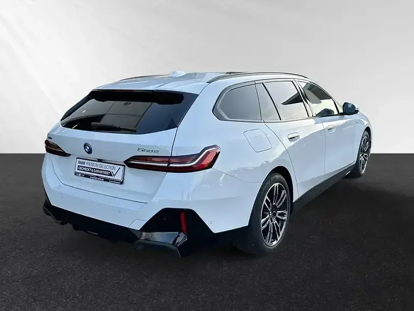Gebraucht BMW 550e M Sport 489 PS (359 kW) 2025 Kombi