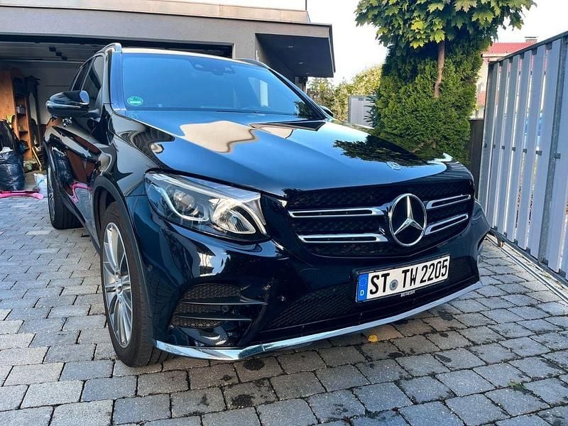 Schwarz Gebraucht 2017 Mercedes GLC250 AMG line SUV | 30.000 € (Etwas zu teuer) - Bild 1/4
