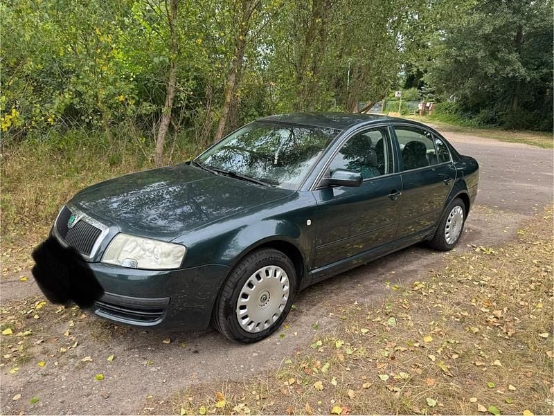 Grün Gebraucht 2004 Skoda Superb Limousine | 2.400 € (Guter Preis) - Bild 1/4