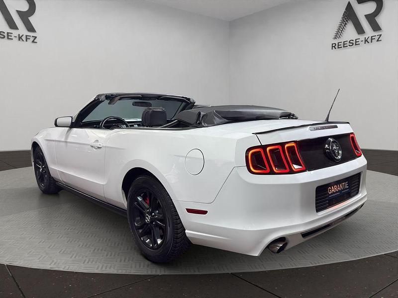 Gebraucht Ford Mustang 305 PS (224 kW) 2014 Weiß Cabrio