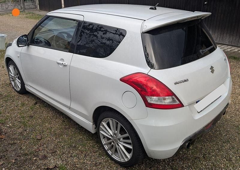 Weiß Gebraucht 2012 Suzuki Swift Sport Kleinwagen | 5.499 € (Guter Preis) - Bild 1/4