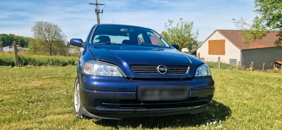 Usata Opel Astra 116 CV (85 kW) 2000 Blu Berlina