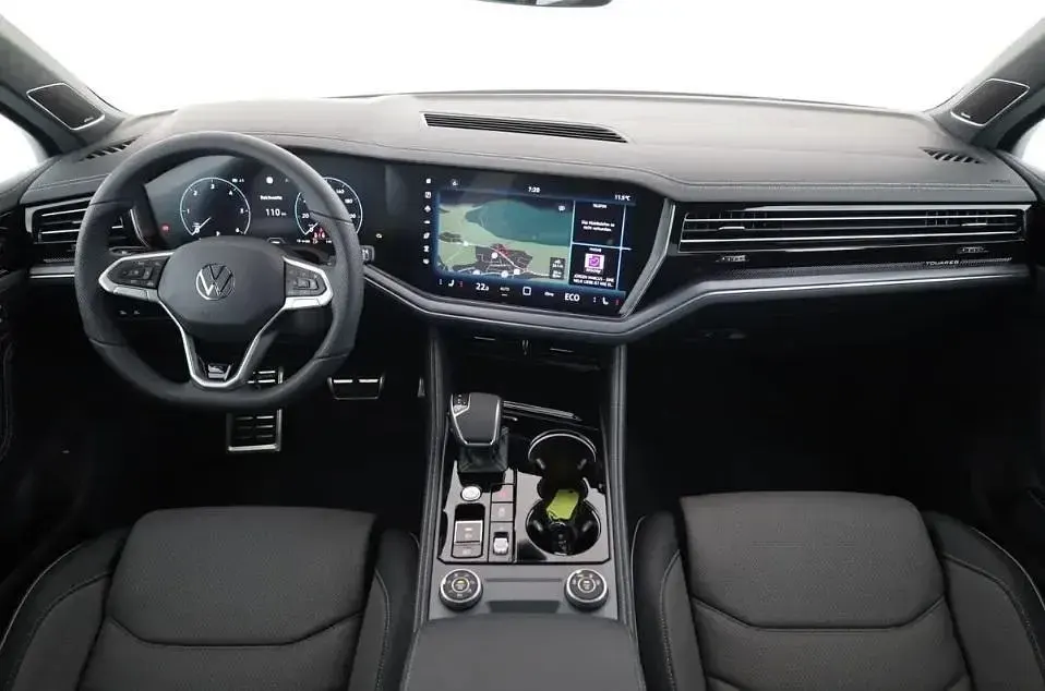 Gebraucht VW Touareg R-line 286 PS (210 kW) 2024 Sechura beige metallic SUV