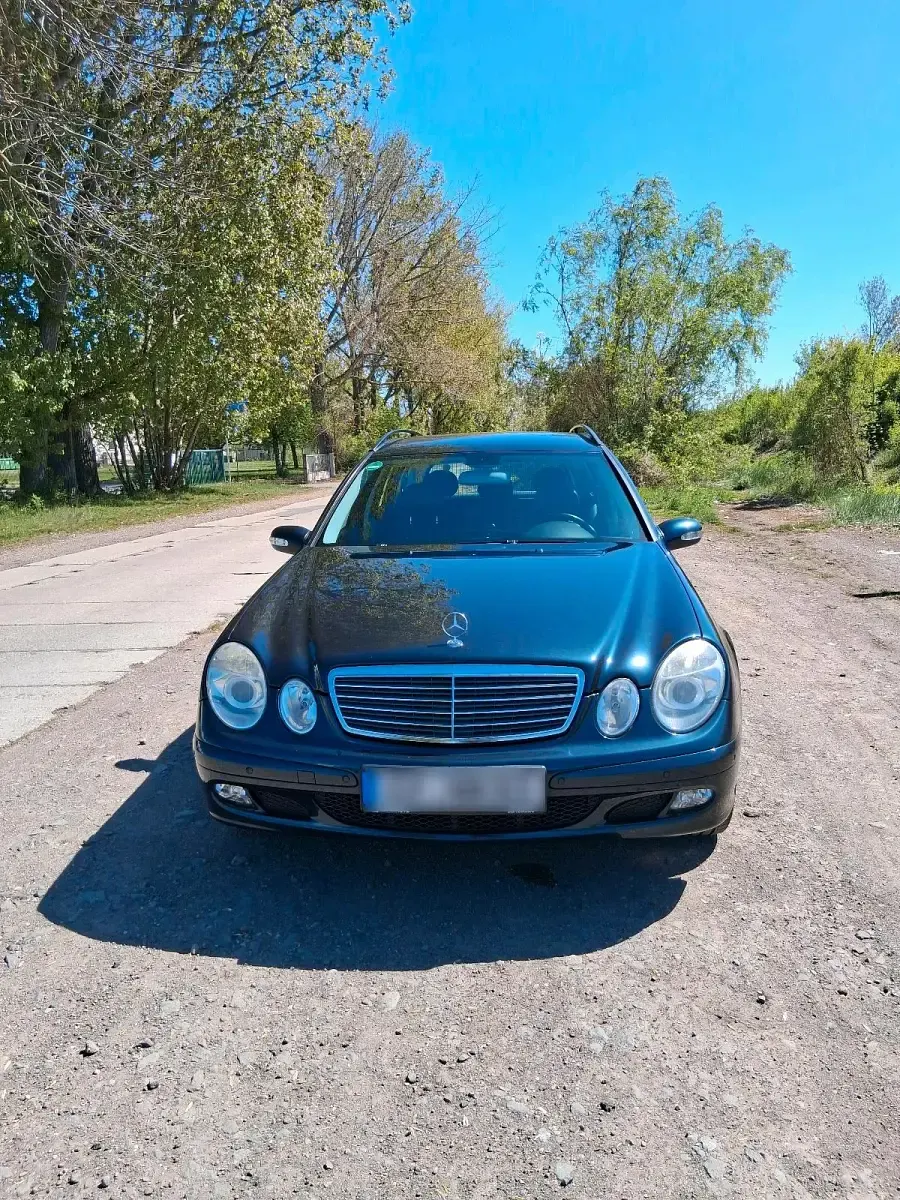Second-hand Mercedes E200 163 CP (119 kW) 2005 Negru Break