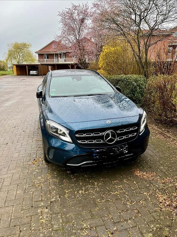 Gebraucht Mercedes GLA250 210 PS (154 kW) 2019 Blau SUV