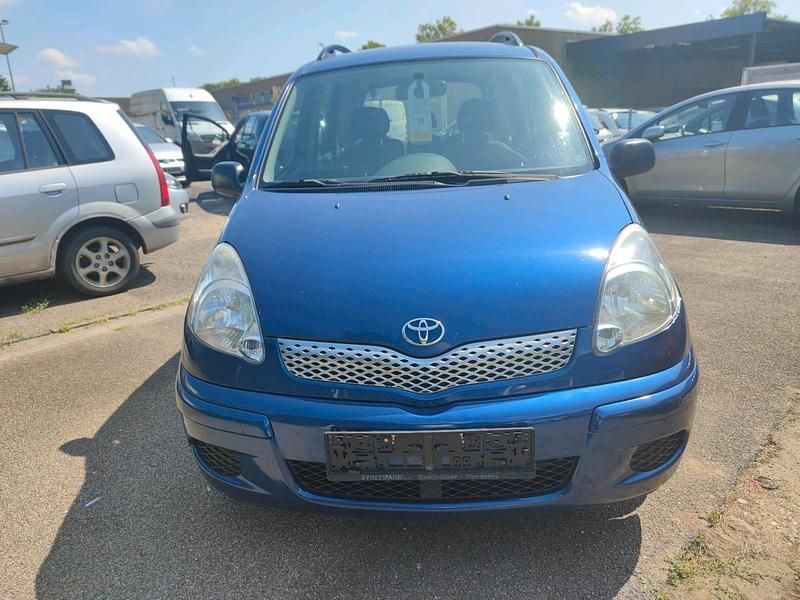 Blau Gebraucht 2005 Toyota Yaris Verso Van / Kleinbus | 2.200 € (Teuer) - Bild 1/4