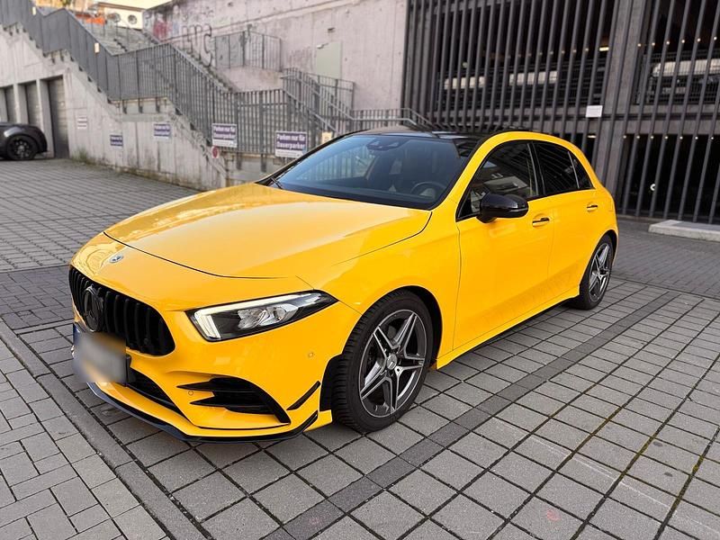 Gelb Gebraucht 2020 Mercedes A200 AMG line Kleinwagen | 25.300 € (Fairer Preis) - Bild 1/4