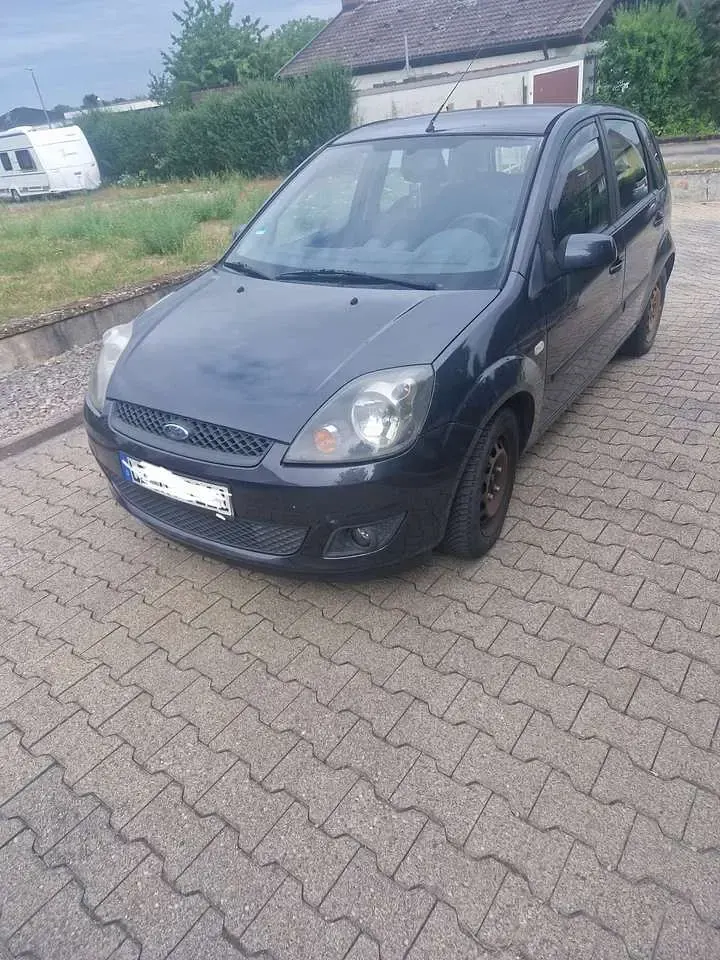 Gebraucht Ford Fiesta Ambiente 69 PS (50 kW) 2006 Grau Kleinwagen