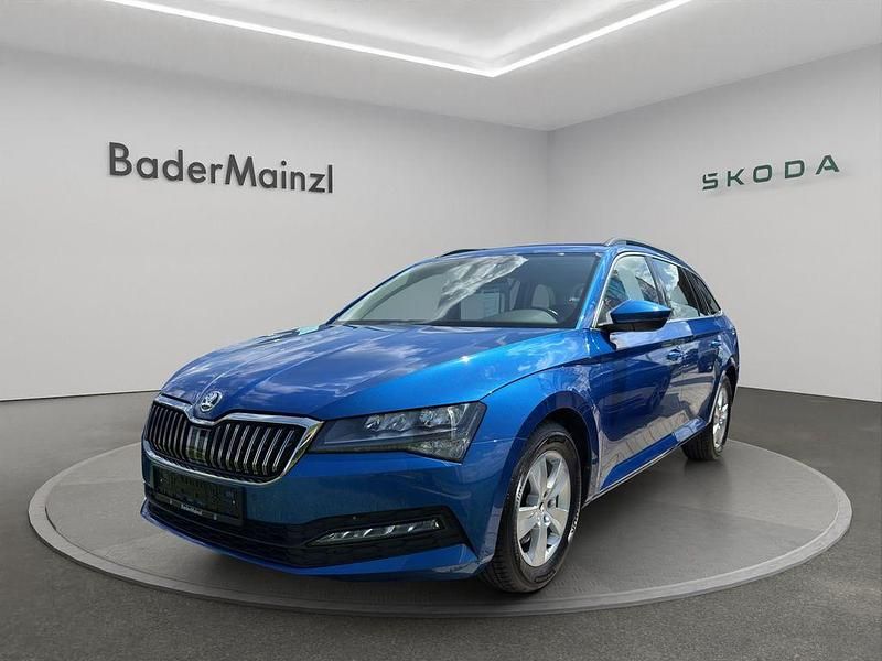 Raceblau metallic Gebraucht 2021 Skoda Superb Ambition Kombi | 20.880 € (Fairer Preis) - Bild 1/4