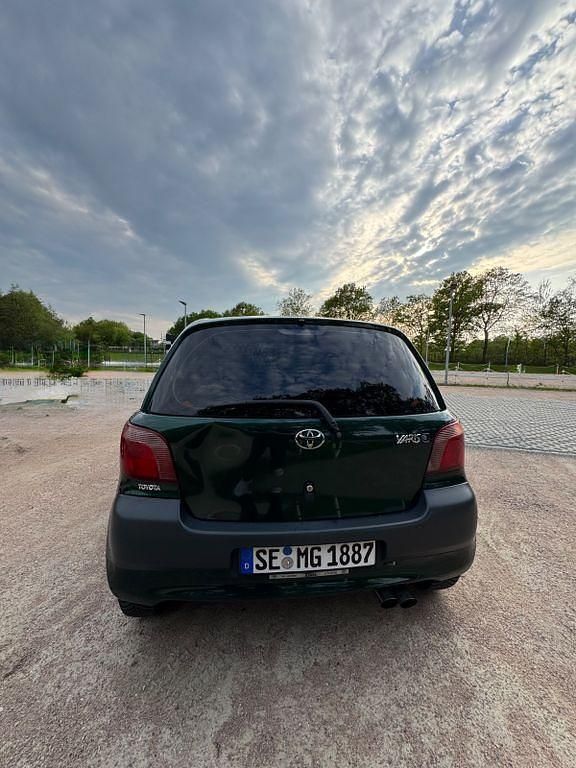 Gebraucht Toyota Yaris Terra 68 PS (50 kW) 2000 Grün Limousine