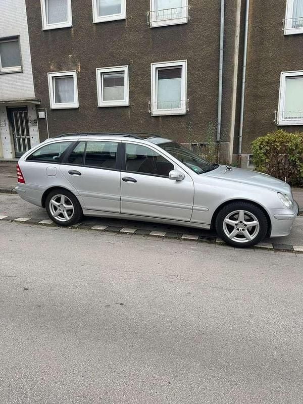 Silber Gebraucht 2007 Mercedes C220 Kombi | 3.100 € (Fairer Preis) - Bild 1/4