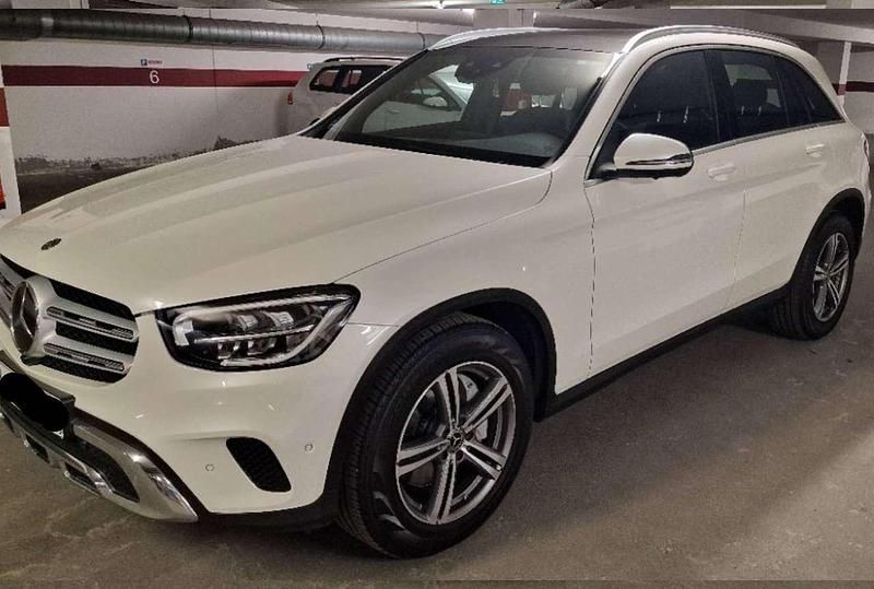 Weiß Gebraucht 2020 Mercedes GLC300 AMG line SUV | 42.000 € (Teuer) - Bild 1/4