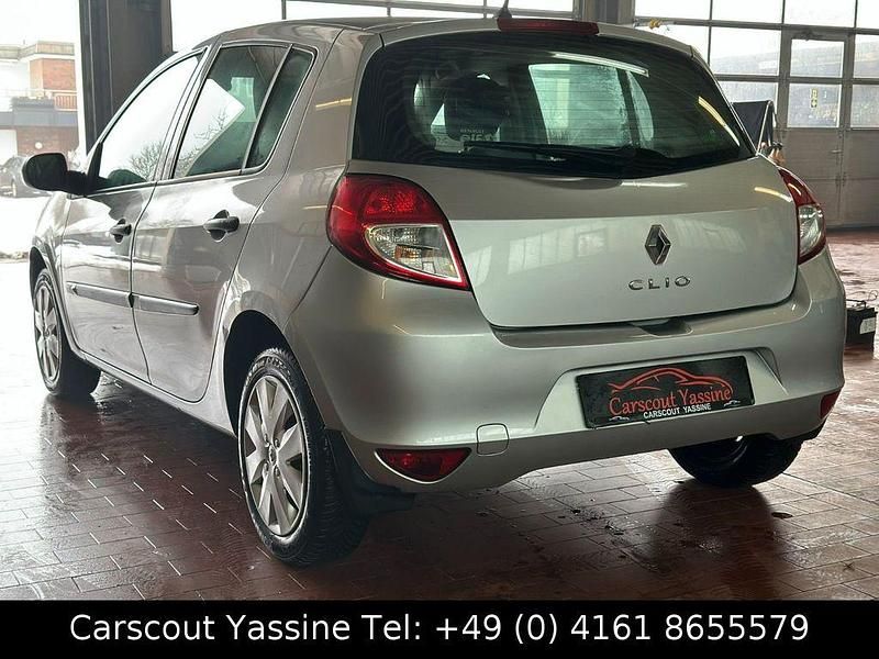 Gebraucht Renault Clio III Expression 75 PS (55 kW) 2010 Grau Limousine