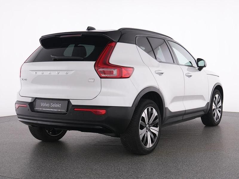 Gebraucht Volvo XC40 Core 169 kW (231 PS) 2023 Weiß crystal white / metallic SUV