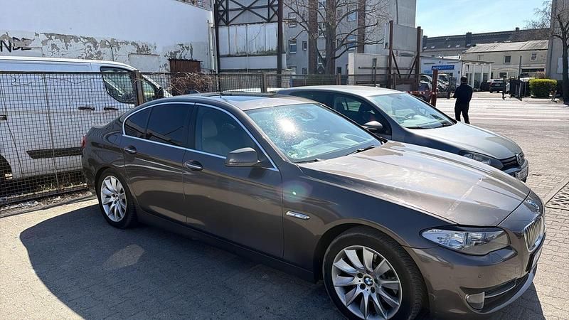 Gebraucht BMW 520 218 PS (160 kW) 2012 Gold Limousine