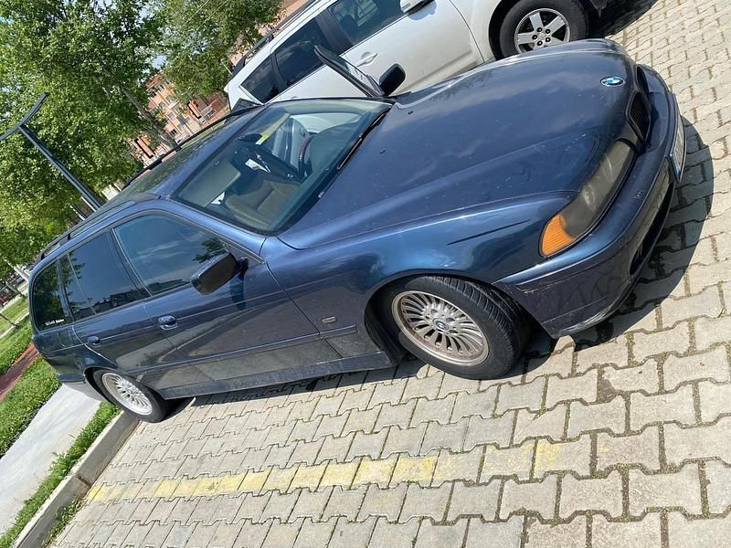 Blau Gebraucht 2002 BMW 525 Exclusive Kombi | 1.799 € (Fairer Preis) - Bild 1/4