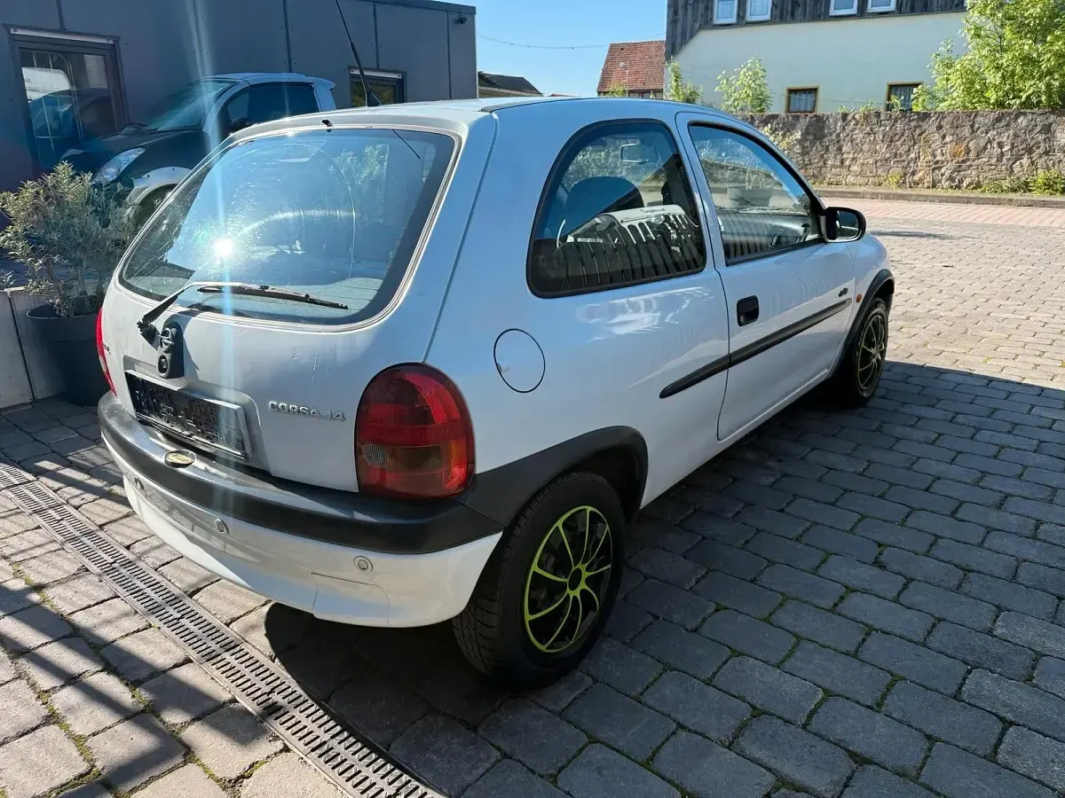 Gebraucht Opel Corsa 60 PS (44 kW) 1997 Weiß Kleinwagen