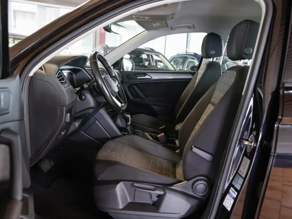 Gebraucht VW Tiguan Life 245 PS (180 kW) 2021 Deepblackperleffekt SUV