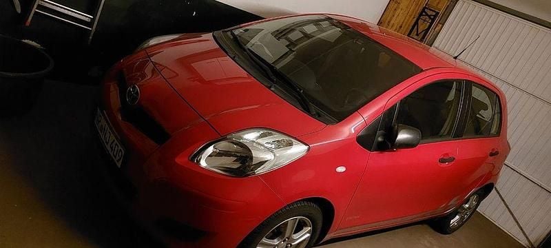 Gebraucht Toyota Yaris Cool 101 PS (74 kW) 2010 Rot Kleinwagen