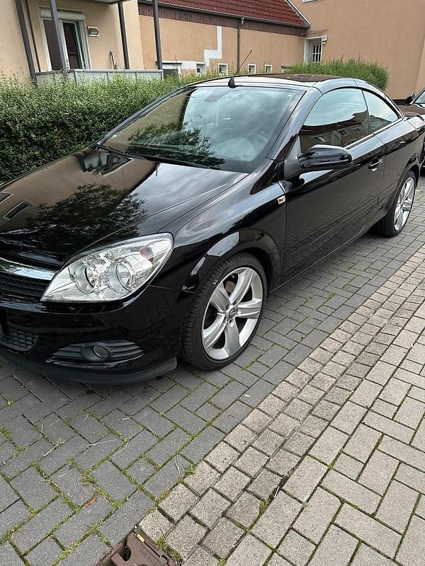Schwarz Gebraucht 2009 Opel Astra Cabriolet Cabrio | 5.450 € (Teuer) - Bild 1/4