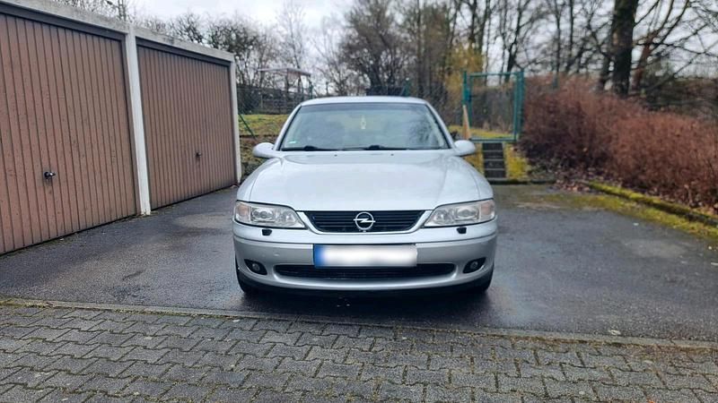 Gebraucht Opel Vectra 125 PS (91 kW) 2002 Silber Limousine