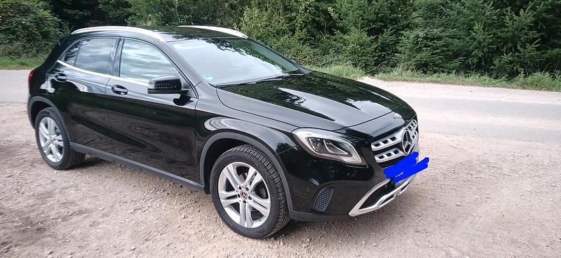 Schwarz Gebraucht 2019 Mercedes GLA220 SUV | 21.490 € (Superpreis) - Bild 1/4