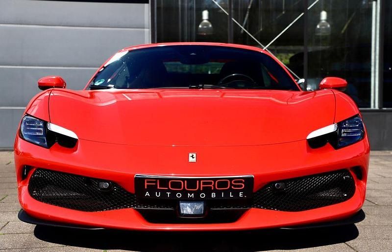 Second-hand Ferrari 296 829 CP (609 kW) 2025 Roșu Cabrio
