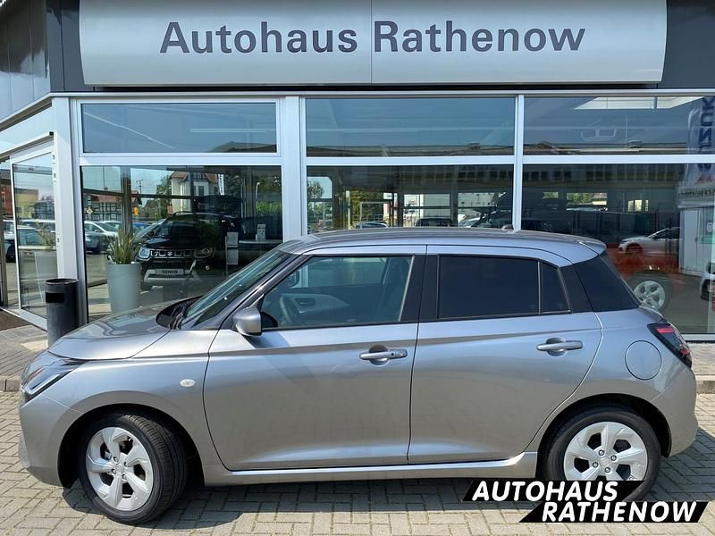 Silber Neu 2025 Suzuki Swift Comfort Limousine | 22.250 € - Bild 1/4