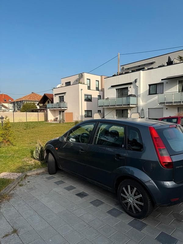 Gebraucht Ford Fiesta 80 PS (58 kW) 2003 Grau Kleinwagen