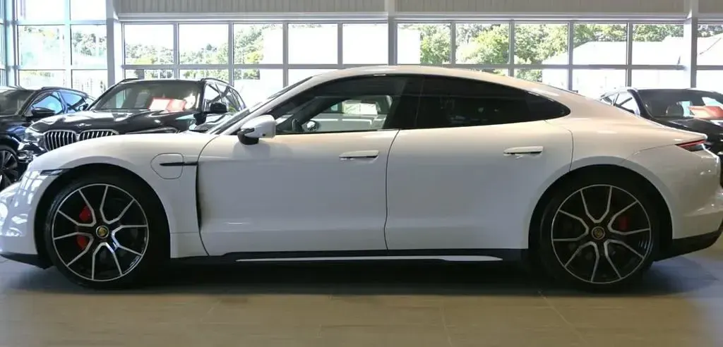 Gebraucht Porsche Taycan 4S 419 kW (571 PS) 2023 Carraraweiß Limousine