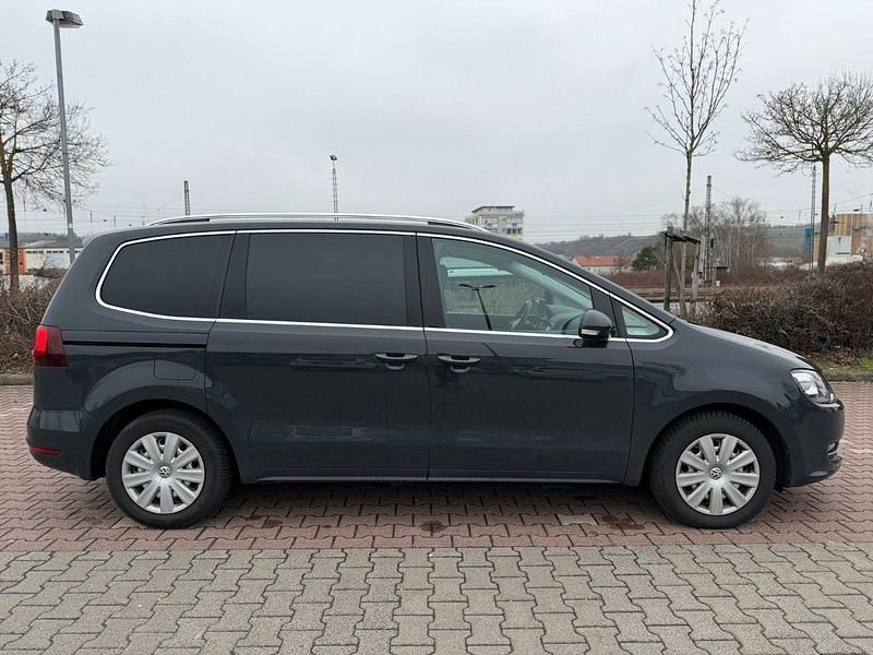 Gebraucht VW Sharan Highline 177 PS (130 kW) 2019 Grau Van / Kleinbus