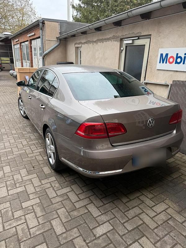 Usata VW Passat 211 CV (155 kW) 2011 Marrone Berlina