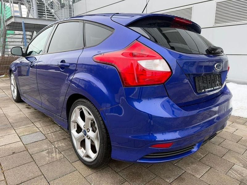 Gebraucht Ford Focus ST 250 PS (183 kW) 2013 Blau Limousine