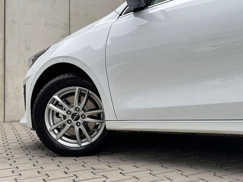 Gebraucht Kia Ceed Spirit 136 PS (100 kW) 2021 Weiß Kleinwagen