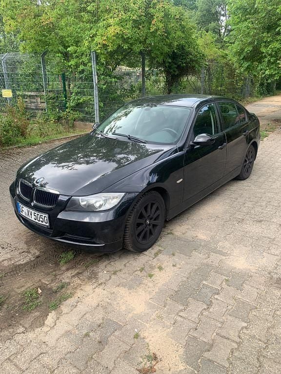 Schwarz Gebraucht 2005 BMW 318 Limousine | 3.800 € (Fairer Preis) - Bild 1/4